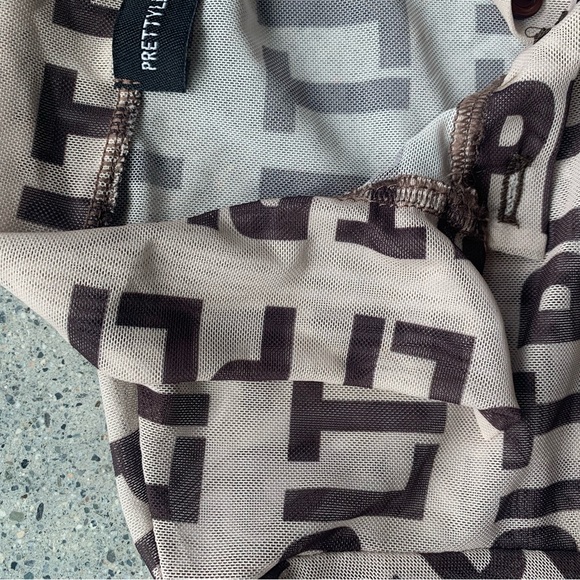 Monogram Print Top - Picture 4 of 5